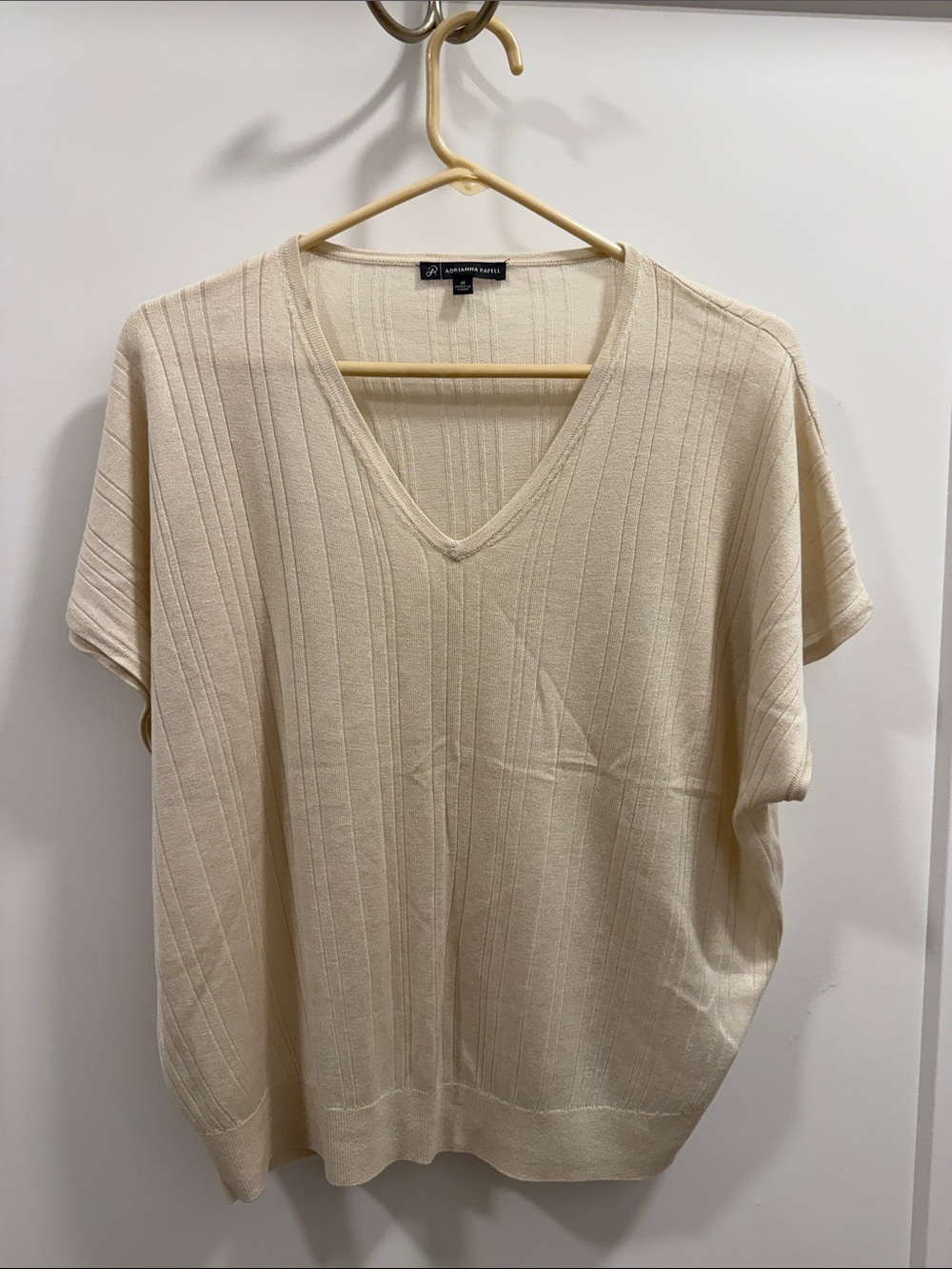 Adrianna Papell Cream Ribbed V-Neck Short Sleeve Knit Top